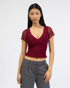 Mesh Shirt mit Spitzendetails von vorne