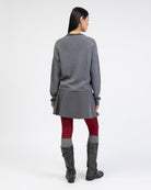 Klassische Strickjacke mit Rundhalsausschnitt von hinten