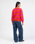 Bunter Streifen Pullover von hinten