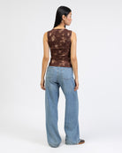Mesh Top mit abstrakten Muster von hinten