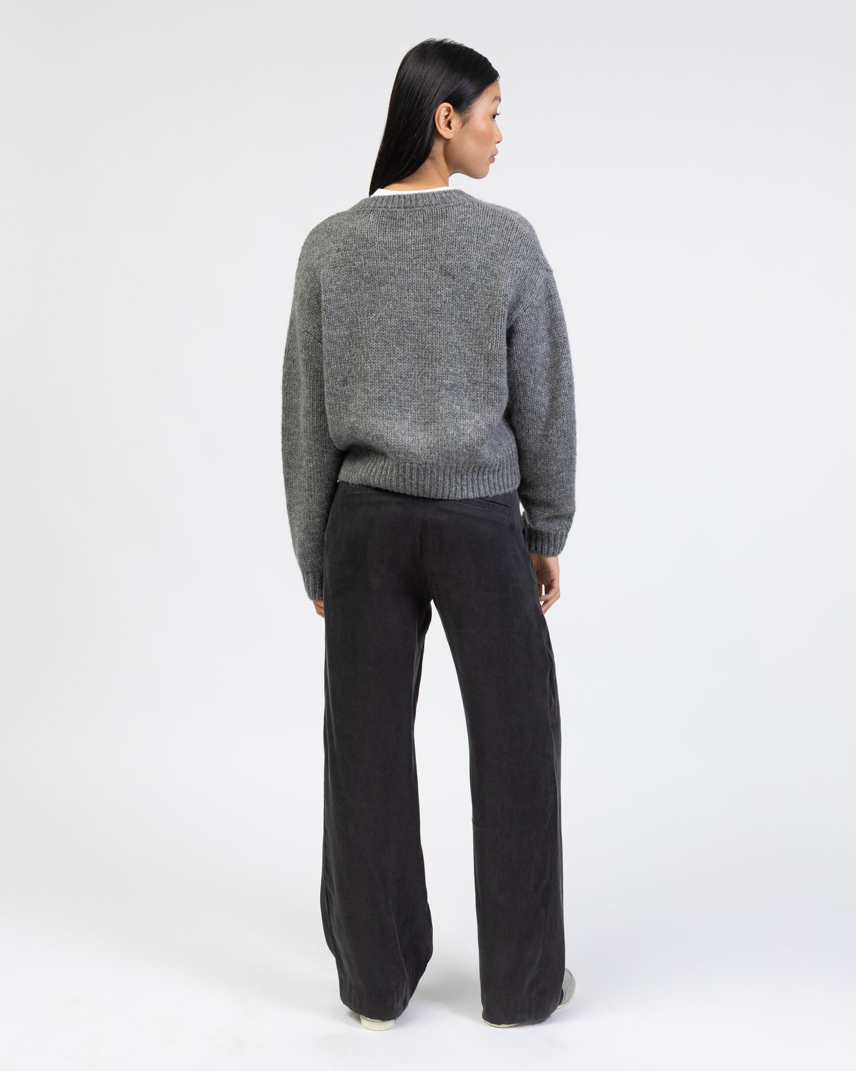 Einfarbige Strickjacke von hinten