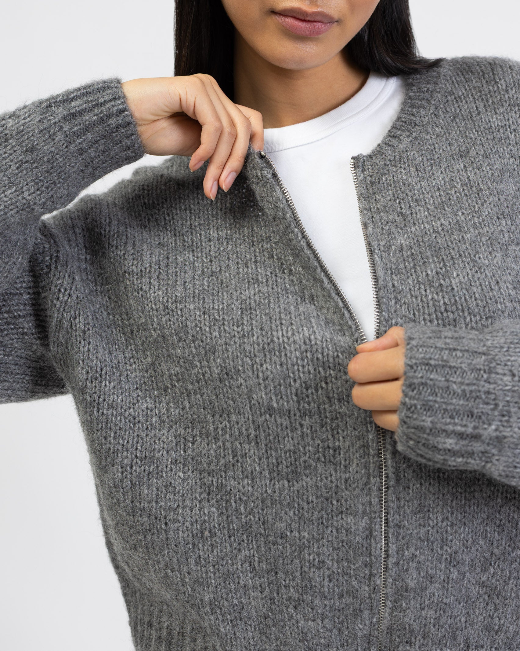 Einfarbige Strickjacke im Detail
