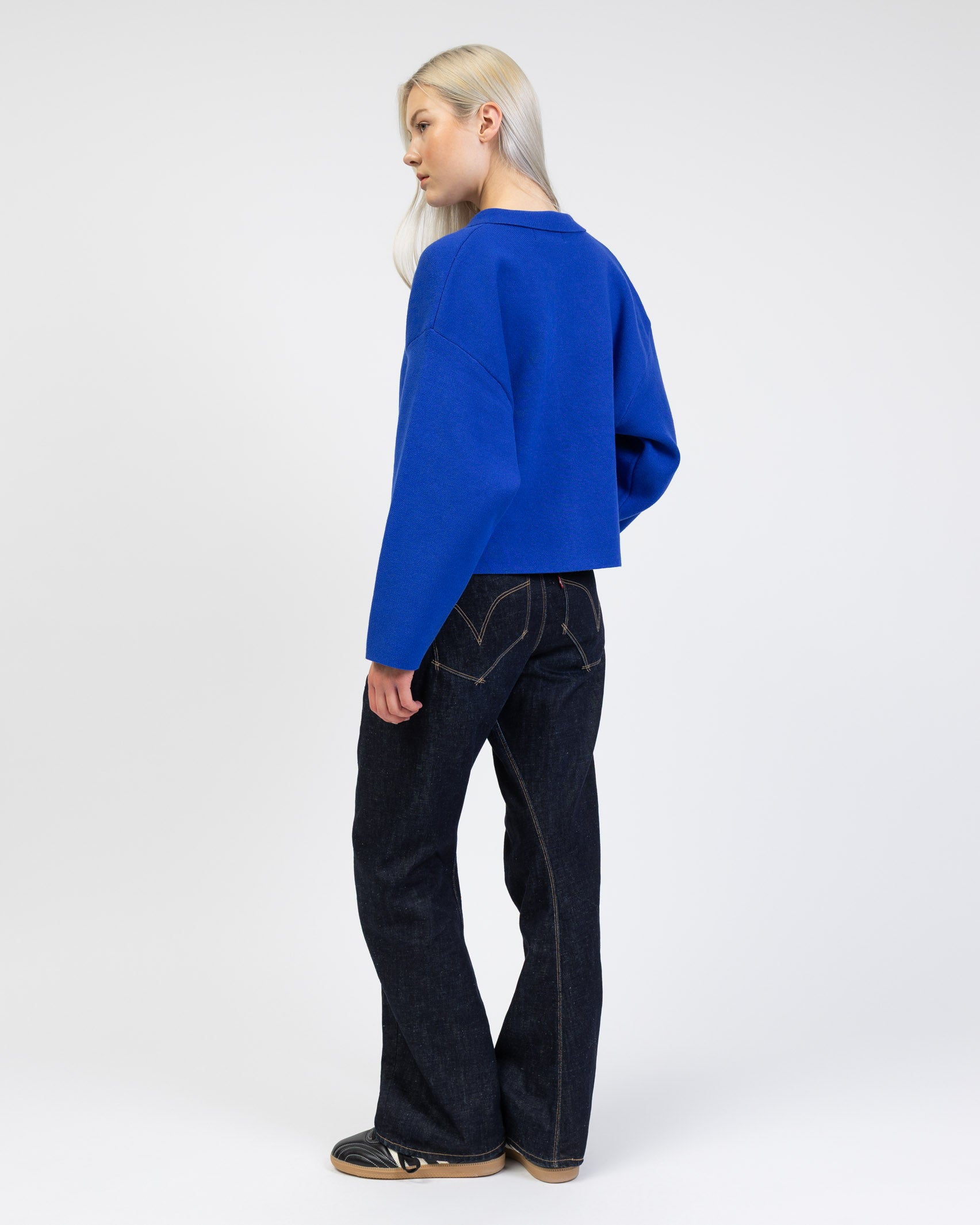 Kastige Strickjacke mit Reißverschluss von hinten