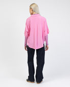 Weite Kurzarm Bluse von hinten