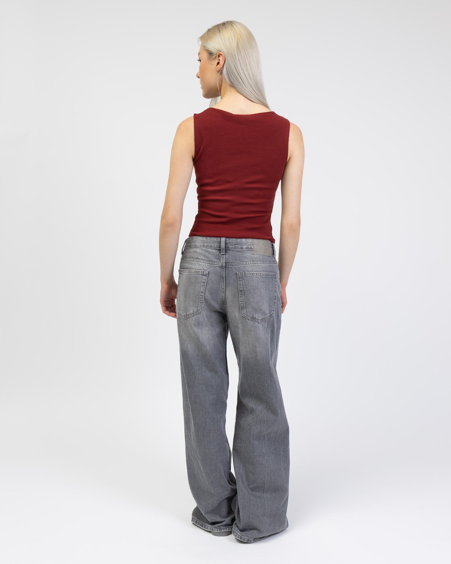 Basic Top mit U-Boot Ausschnitt von hinten