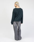 Klassischer Pullover mit Rundhalsausschnitt von hinten