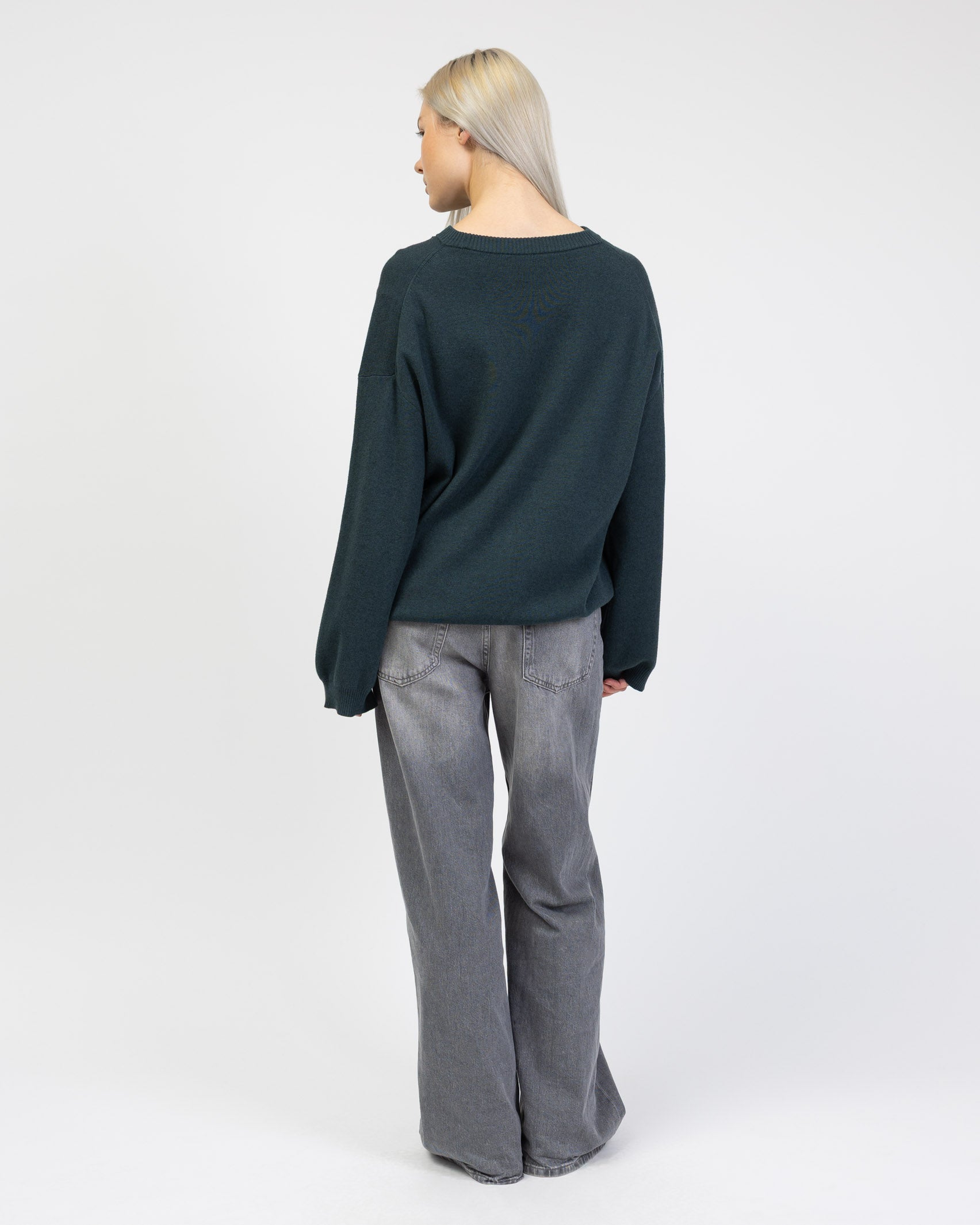 Klassischer Pullover mit Rundhalsausschnitt von hinten