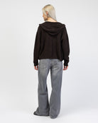 Strickjacke mit Kapuze von hinten
