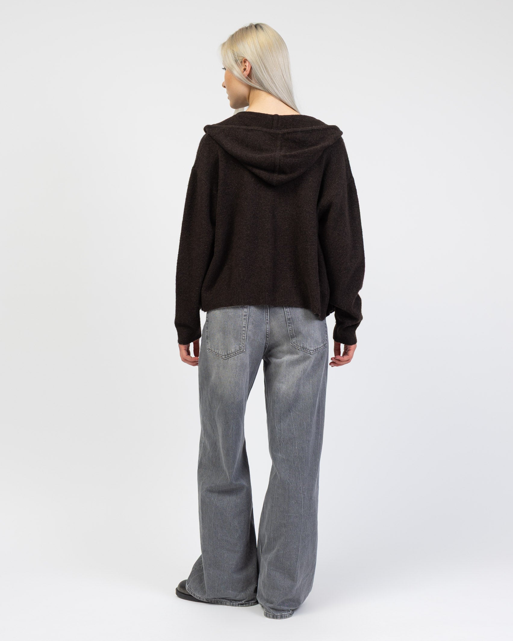 Strickjacke mit Kapuze von hinten