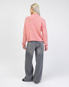 Strickjacke mit Stehkragen von hinten
