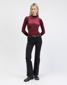 Samt Body mit Animalprintkombiniert mit schwarzer Jeans