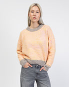Gestreifter Pullover mit Kontrastbündchen von vorne