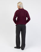 Strickjacke mit Reißverschluss von hinten