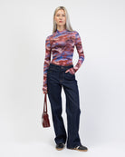 Mesh Body mit Galaxy Muster kombiinert mit Jeans