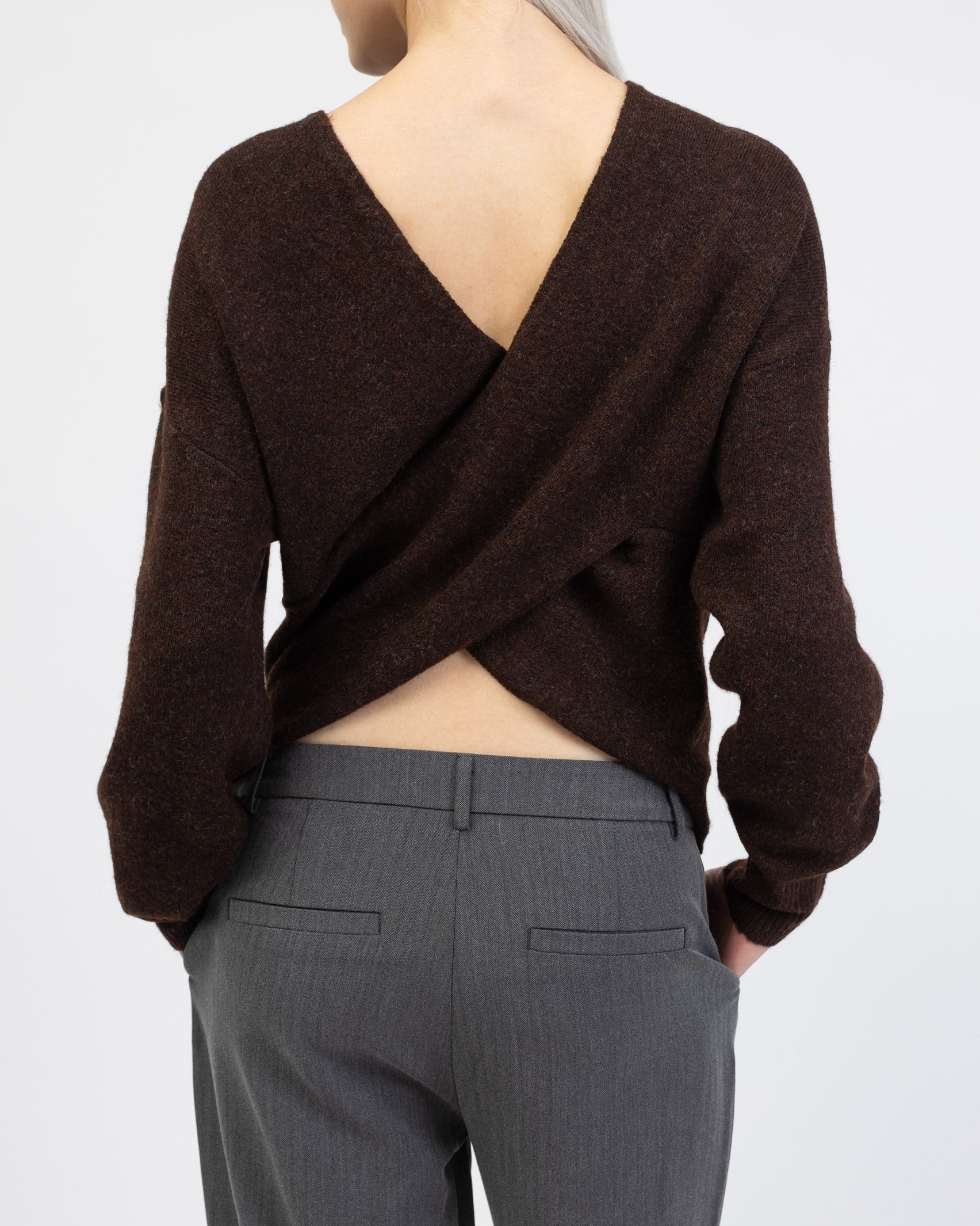 Wickelpullover mit V-Ausschnitt vn hinten