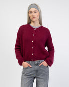 Weiche einfarbige Strickjacke von vorne
