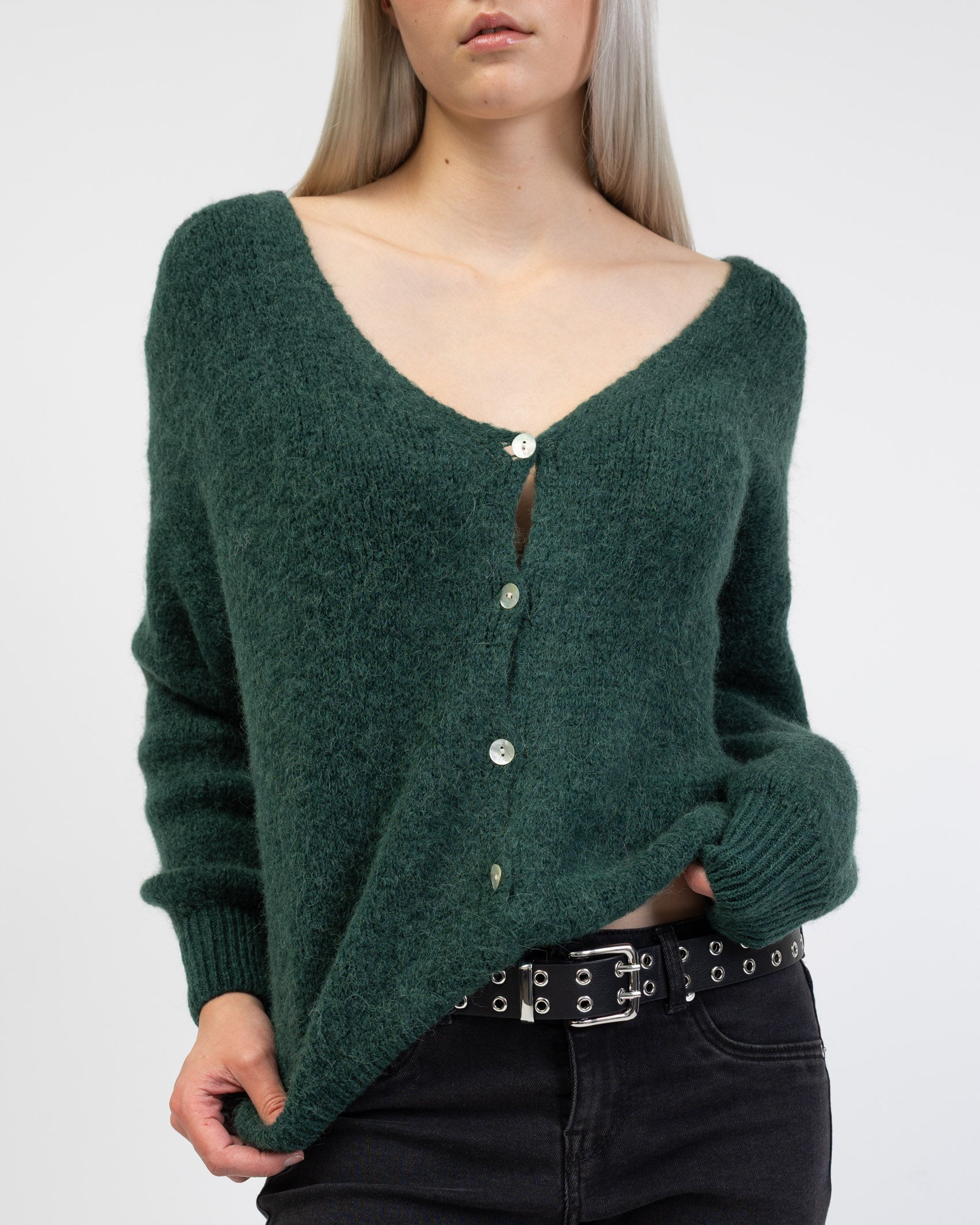 Strickjacke mit V-Ausschnitt im Detail