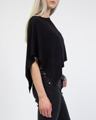 Lockerer Poncho von der Seite