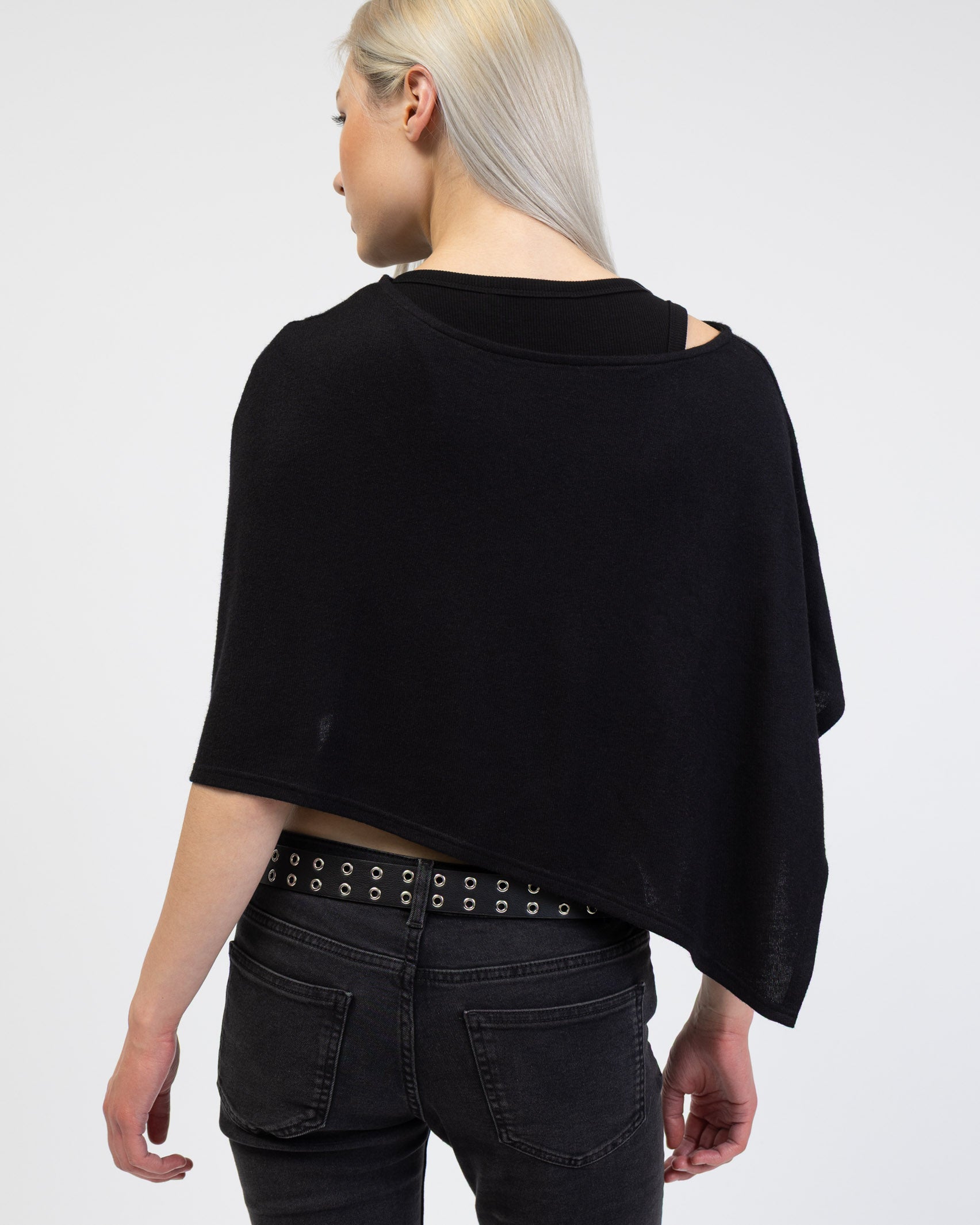Lockerer Poncho von hinten
