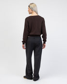 Pullover mit weitem U-Boot-Ausschnitt von hinten