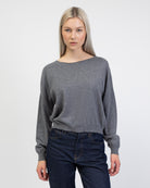 Pullover mit weitem U-Boot-Ausschnitt von vorne