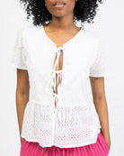 Sommerliche Bluse mit Stickmuster