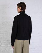 Strukturierte Strickjacke mit Stehkragen