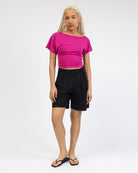 Shorts mit asymmetrischem Knöpfen