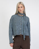 Gestreifte Strickjacke mit Schal