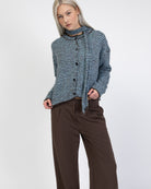 Gestreifte Strickjacke mit Schal