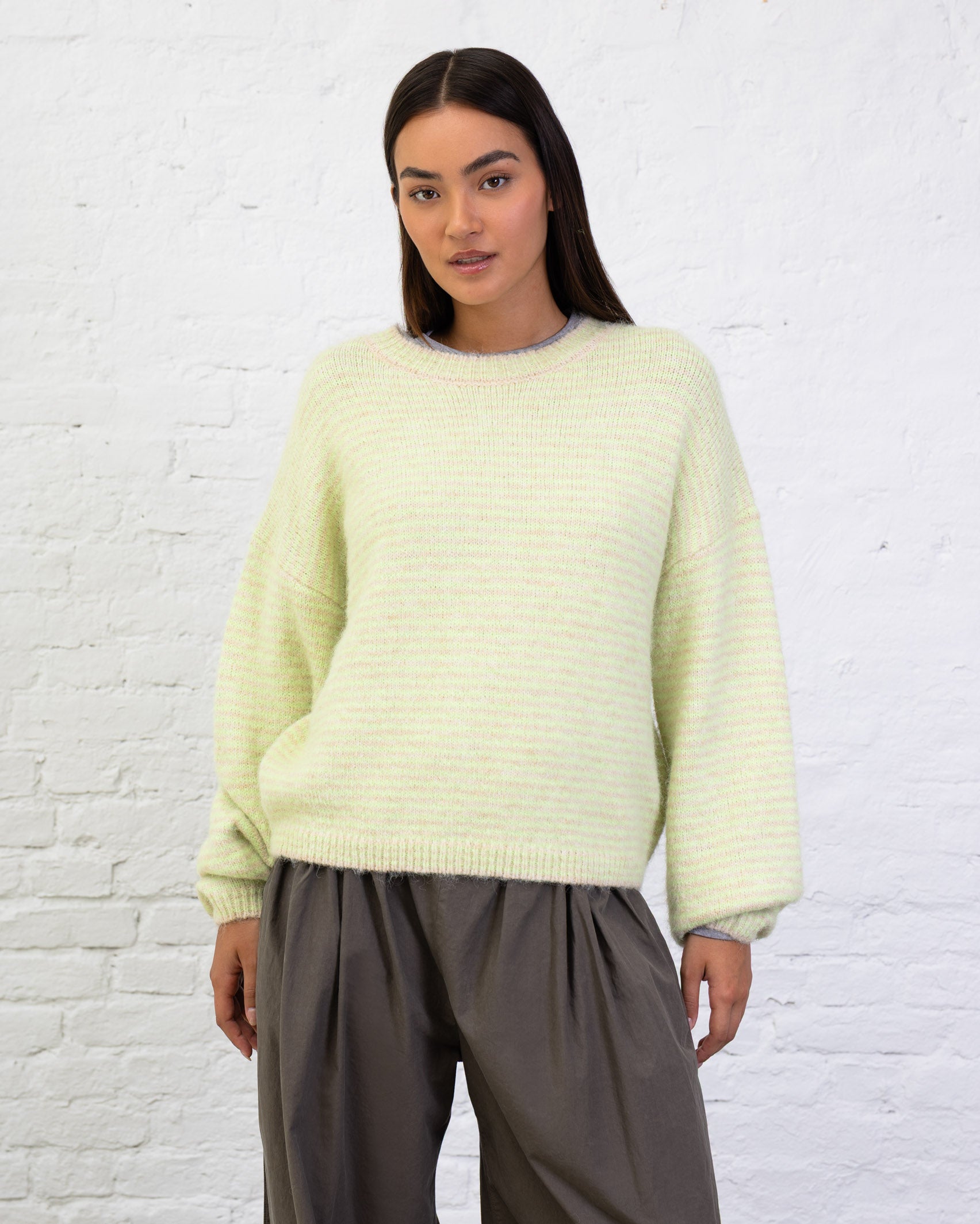 Pullover mit schmalen Streifen