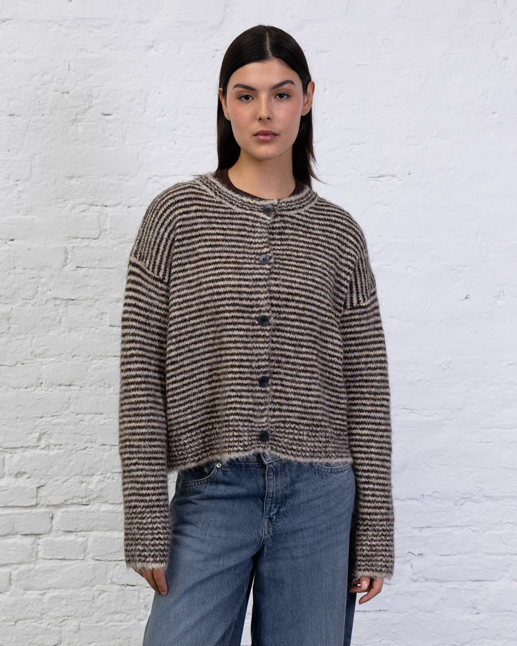 Strickjacke mit dünnen Streifen