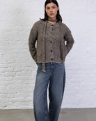 Strickjacke mit dünnen Streifen