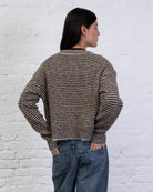 Strickjacke mit dünnen Streifen