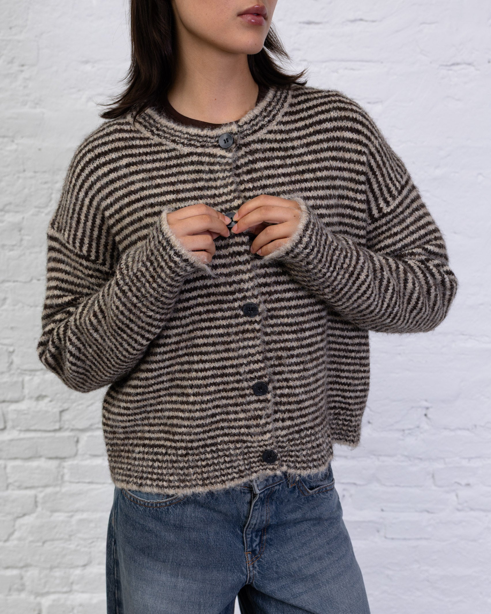Strickjacke mit dünnen Streifen