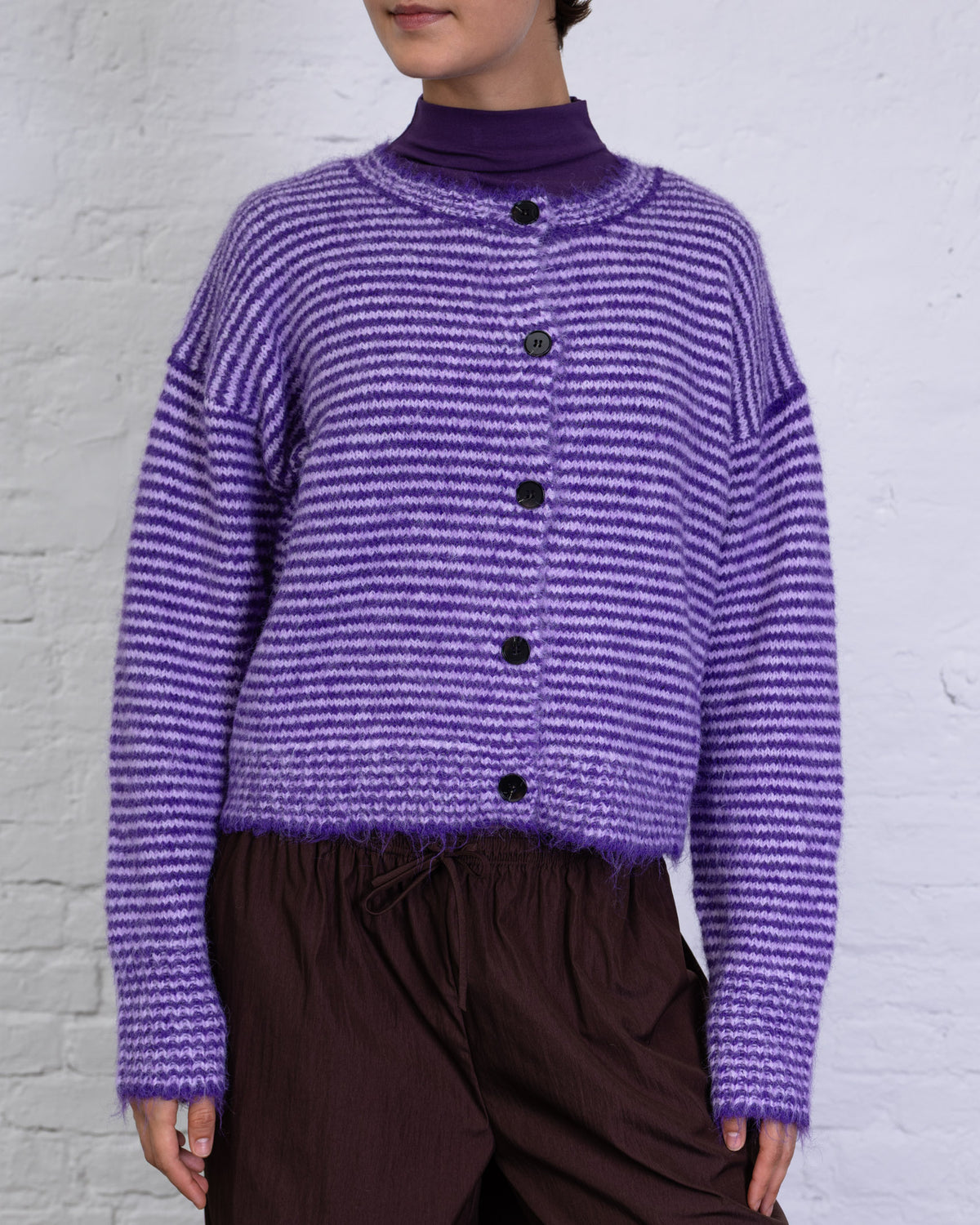 Strickjacke mit dünnen Streifen