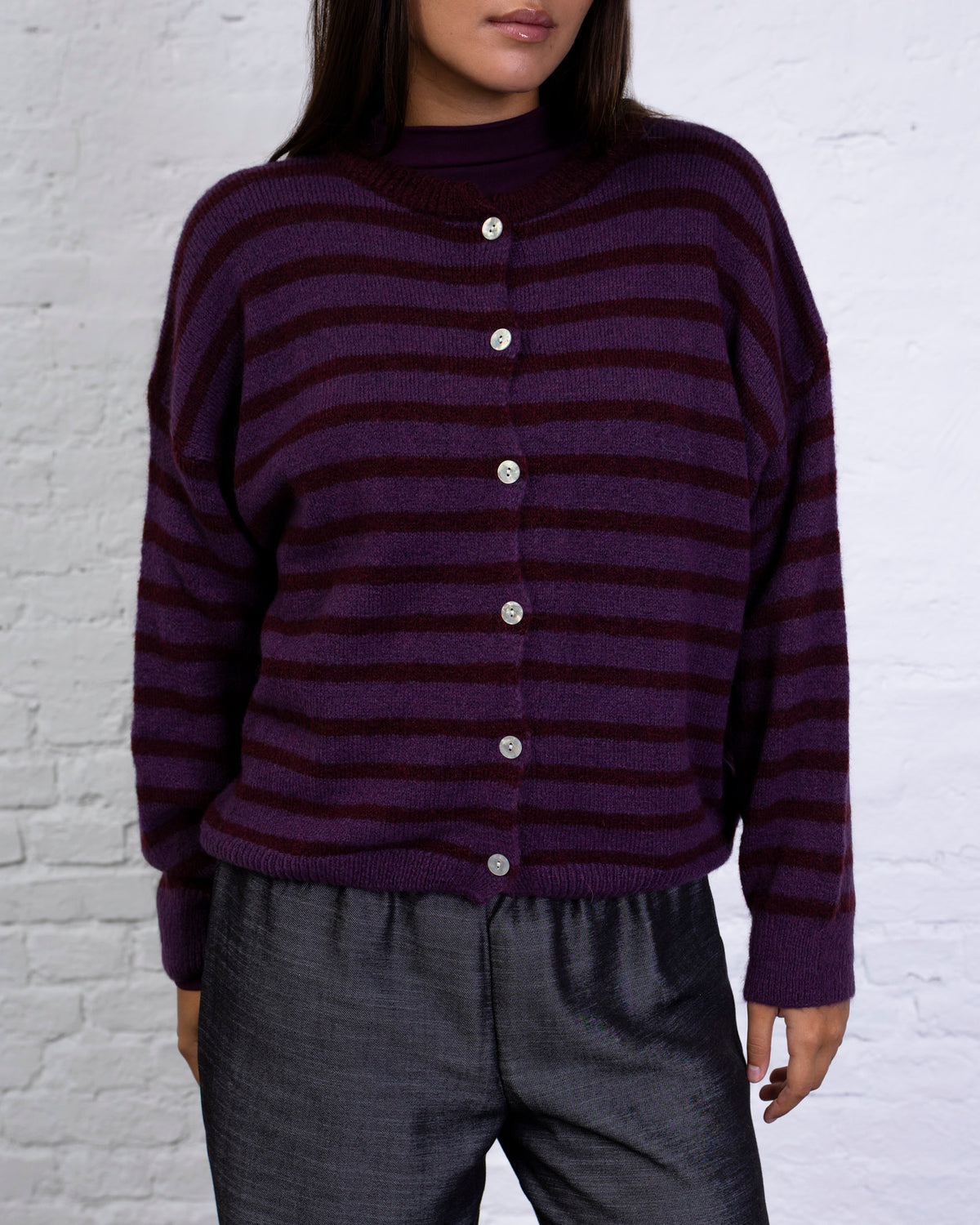 Weiche gestreifte Strickjacke