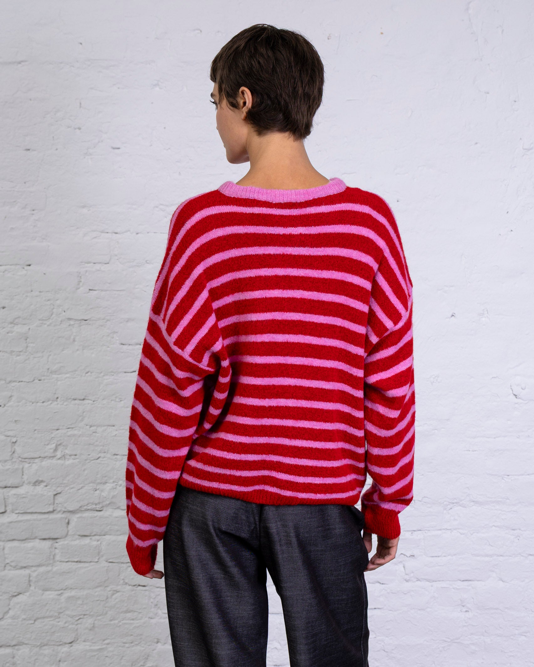 Weiche gestreifte Strickjacke