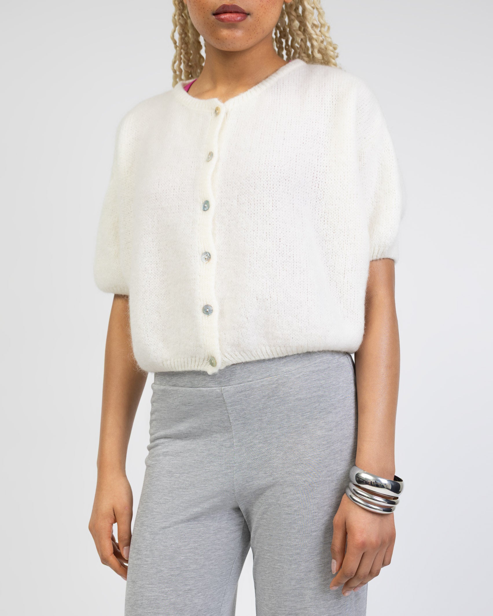 Strickjacke mit kurzen Ärmeln