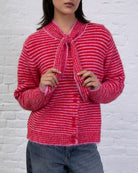 Gestreifte Strickjacke mit Schleifen-Kragen
