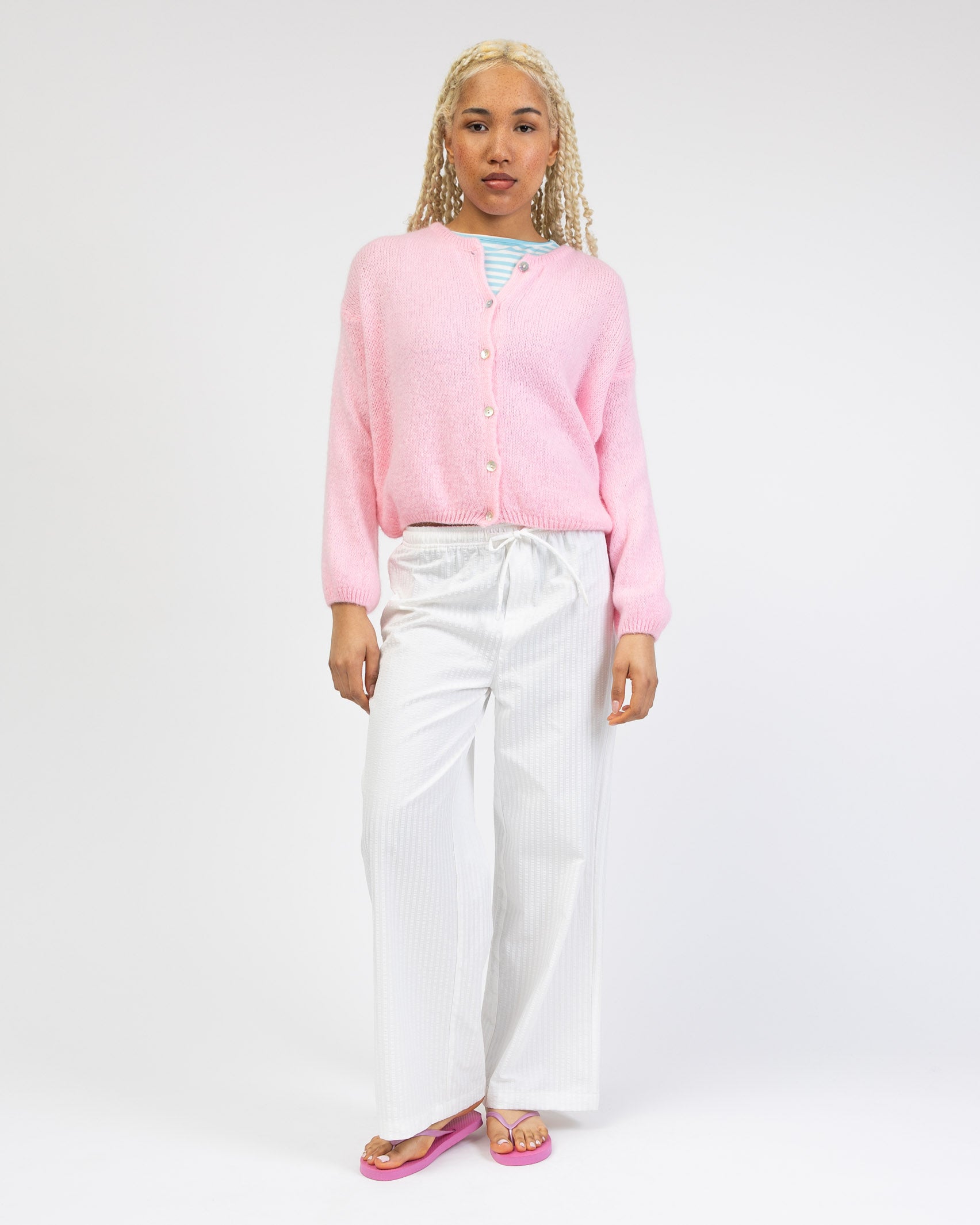 Weiche einfarbige Strickjacke