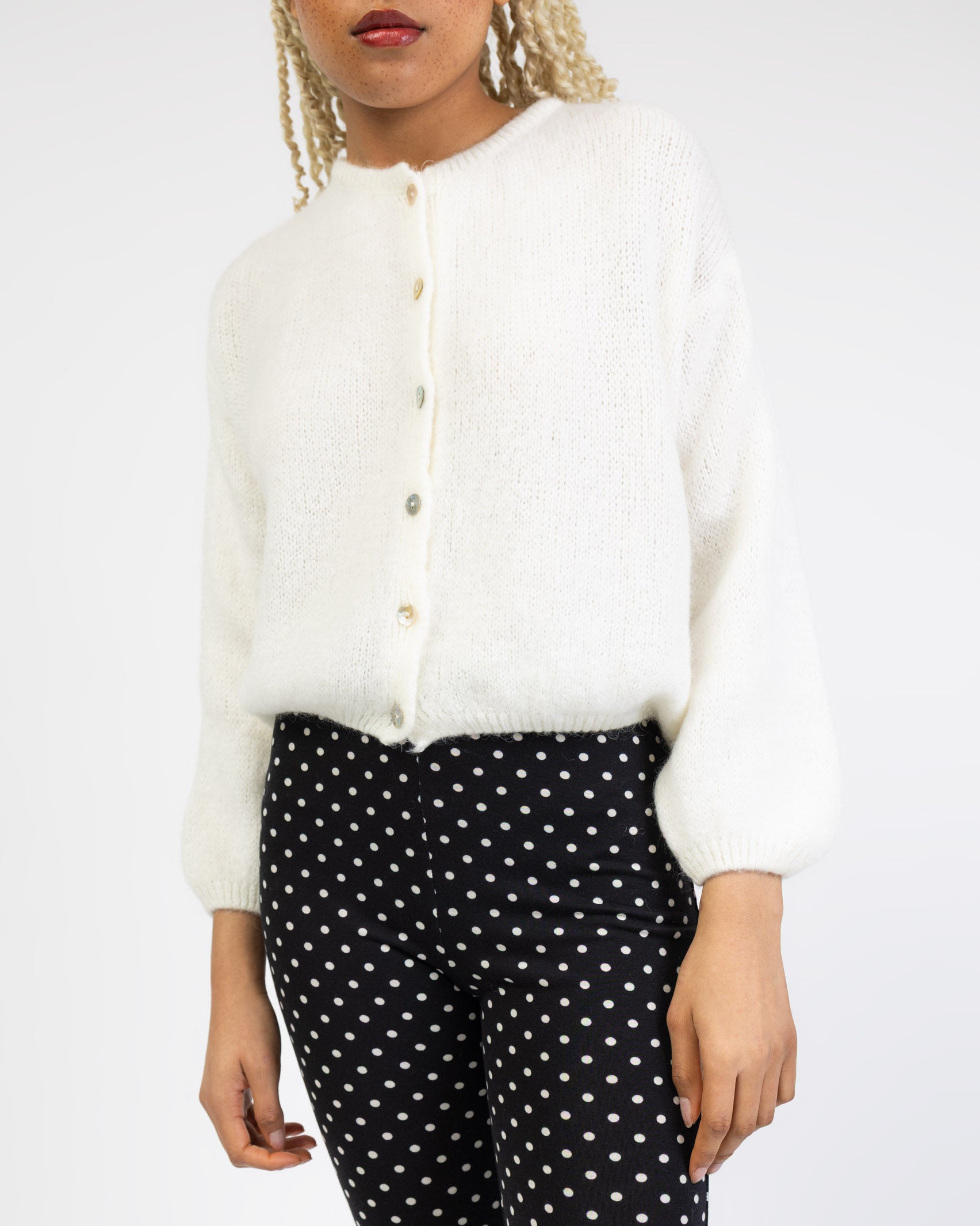 Weiche einfarbige Strickjacke