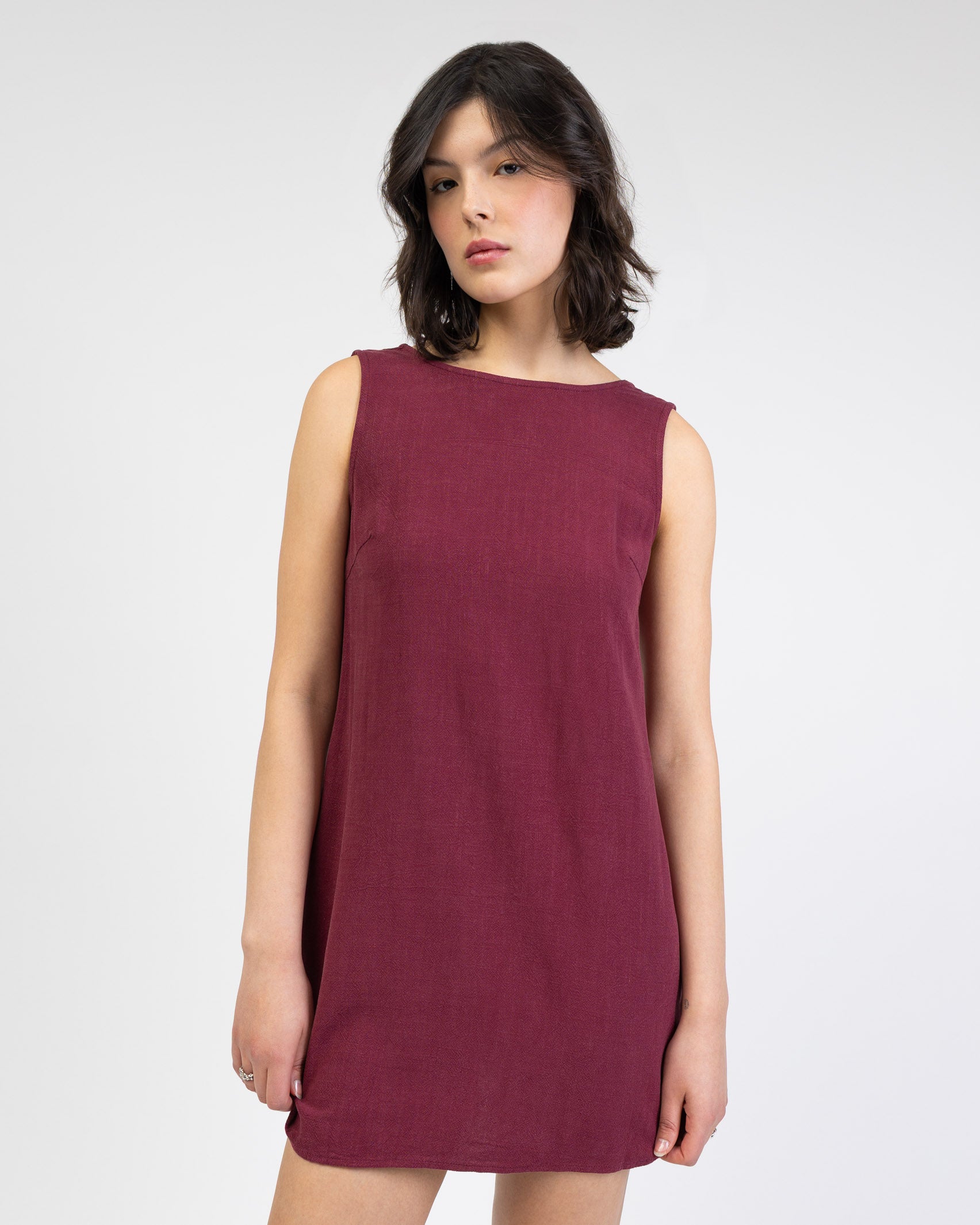 Rückenfreies Minikleid aus Leinen-Mix