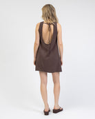 Rückenfreies Minikleid aus Leinen-Mix