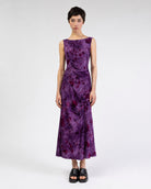 Gerafftes Kleid mit Blumenprint aus Samt