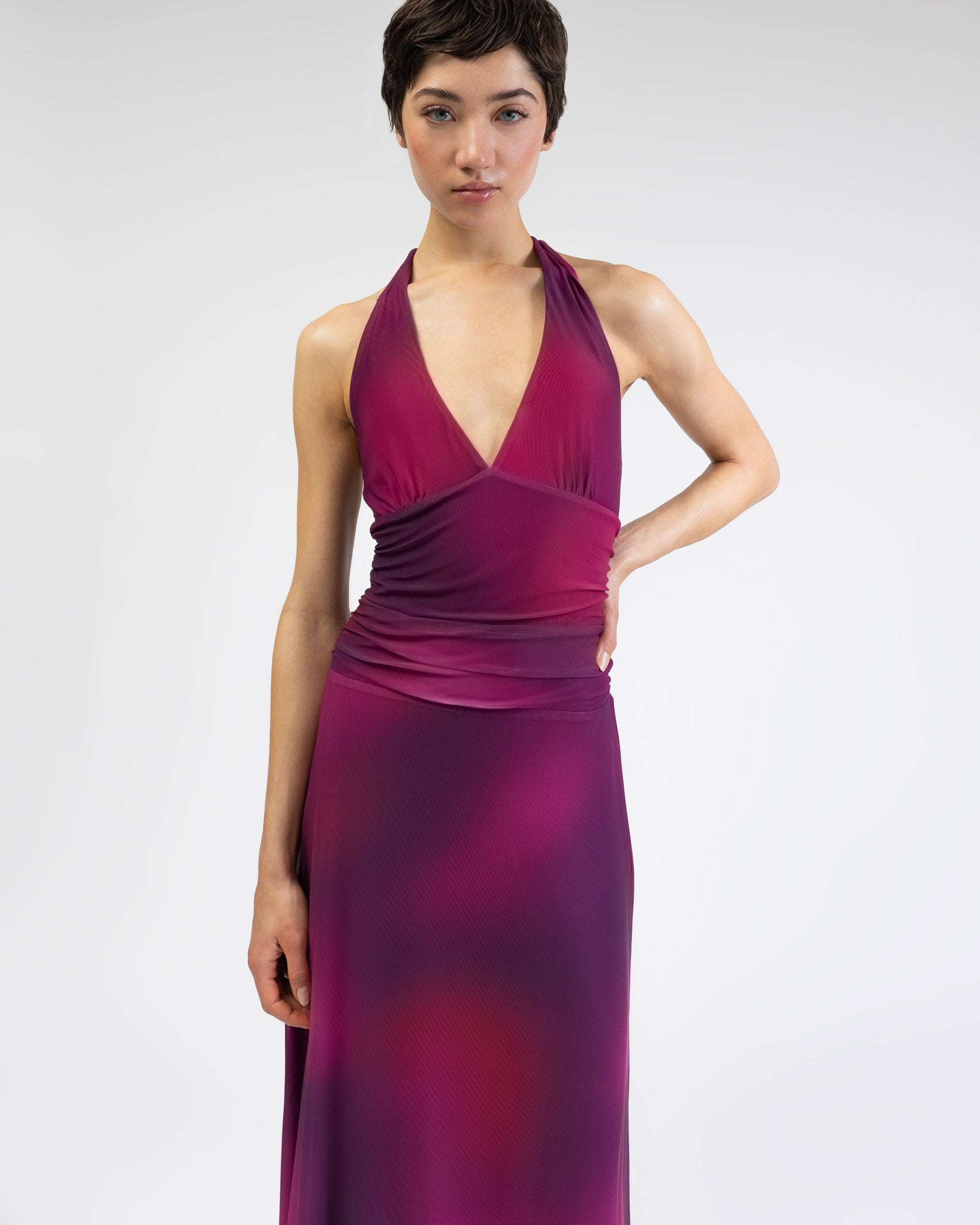 Neckholderkleid mit lila Farbverlauf