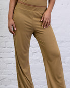 Lockere Hose mit elastischem Bund