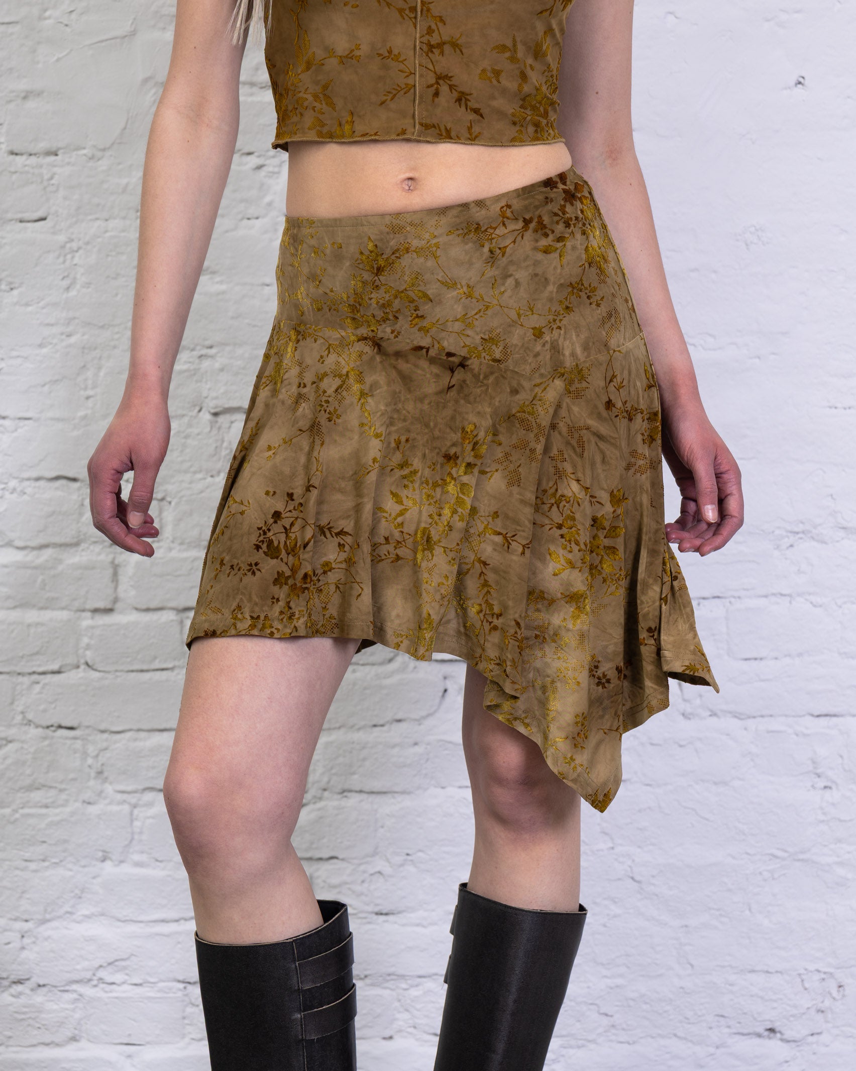 Asymmetrischer Rock mit floralem Print aus Samt
