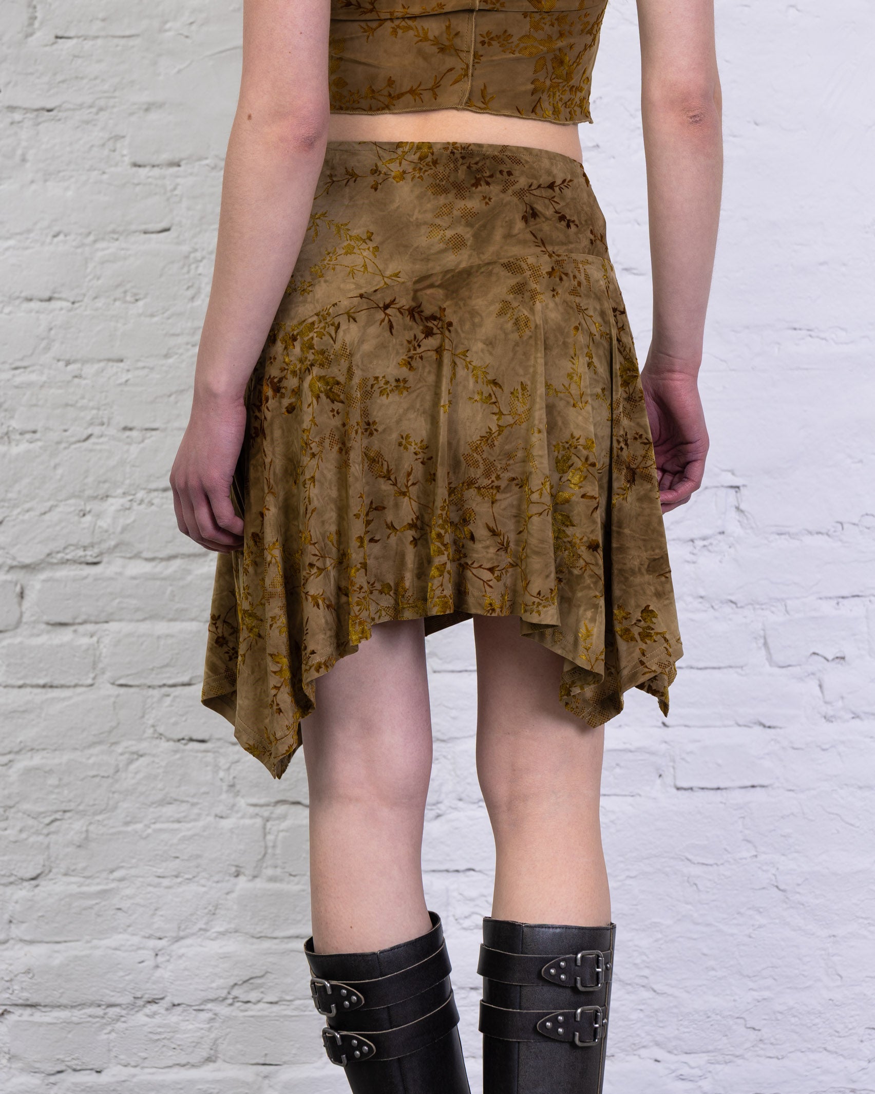 Asymmetrischer Rock mit floralem Print aus Samt