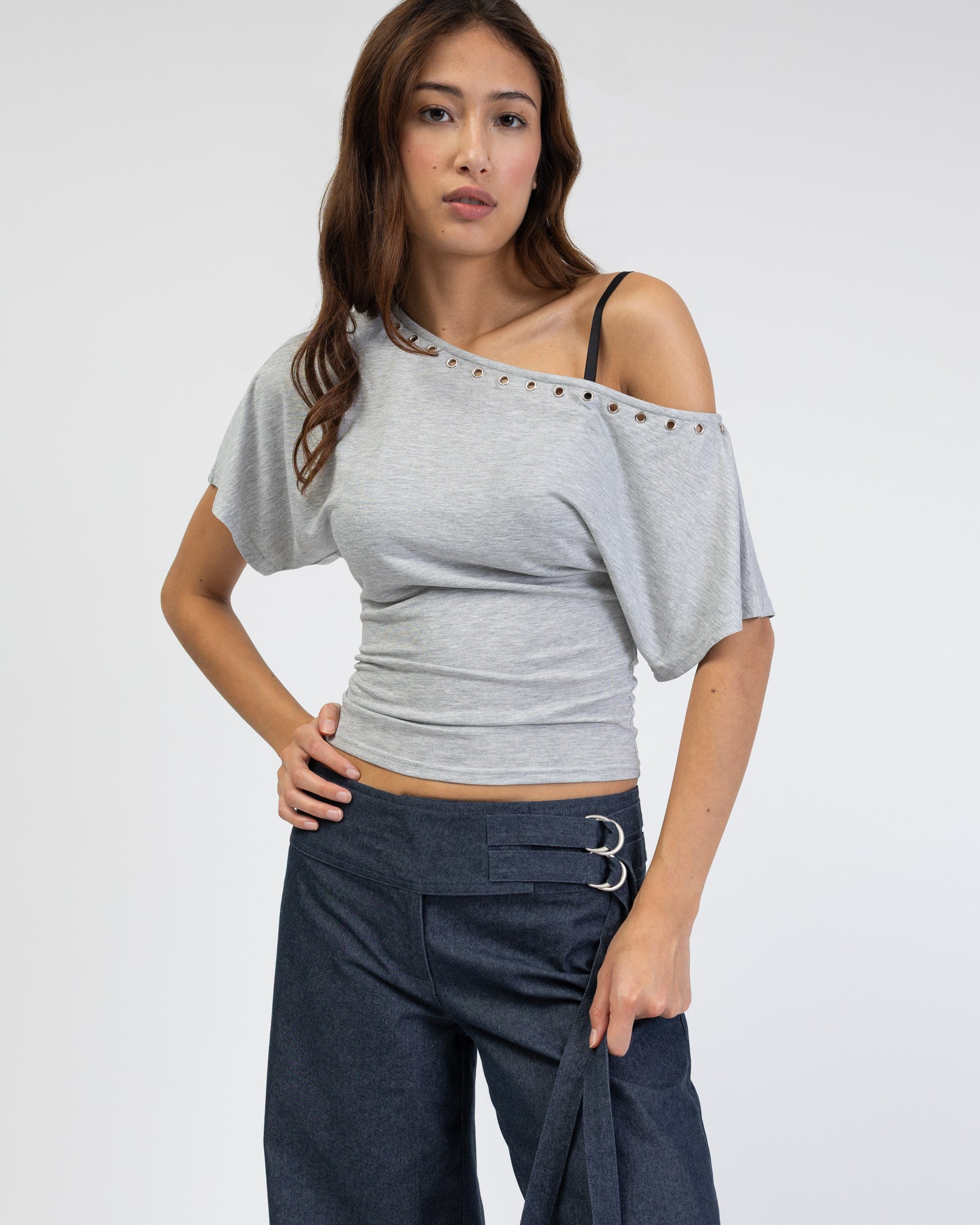Offshoulder Shirt mit Ösen